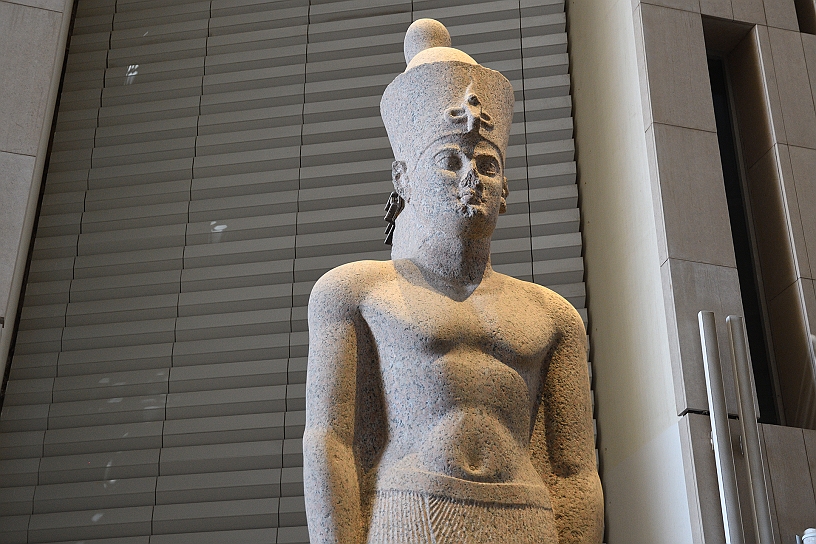 11 MAK_7026.jpg - Tolomeo II successe sul trono d'Egitto al padre fu parte attiva in molte guerre, cercando di espandere il suo dominio in Anatolia, Siria, Cirenaica e Grecia. Alessandria diventò un grande centro dell'epoca ellenistica.